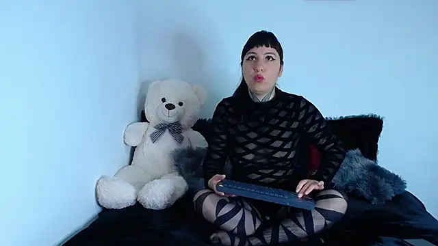 Snapshot of x_lilith_ chatting on July 1, 12:33 am x lilith online show from July 1, 12:33 am