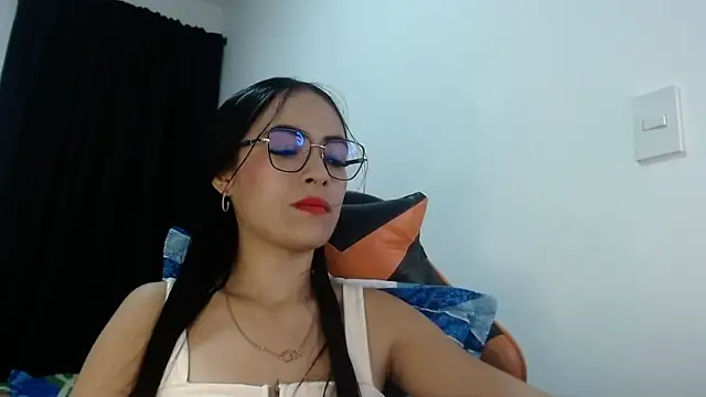Snapshot of emaevans1 chatting on June 14, 2:24 am emaevans1 online show from June 14, 2:24 am