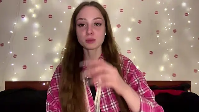 Snapshot of itskylieee chatting on June 13, 11:41 am itskylieee online show from June 13, 11:41 am