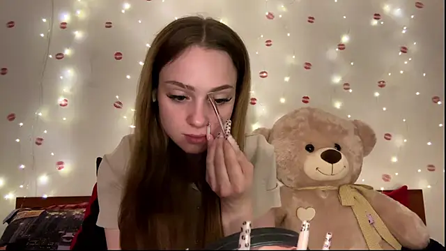 Snapshot of itskylieee chatting on June 11, 1:19 pm itskylieee online show from June 11, 1:19 pm