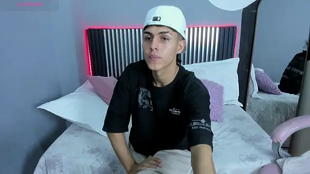 Snapshot of Axel_Mendozaa chatting on July 9, 7:35 pm Axel Mendozaa online show from July 9, 7:35 pm
