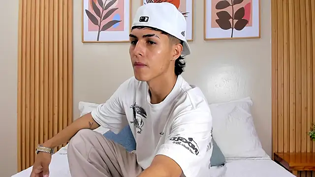 Snapshot of Axel_Mendozaa chatting on June 6, 9:09 pm Axel Mendozaa online show from June 6, 9:09 pm