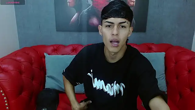 Snapshot of Axel_Mendozaa chatting on June 8, 4:29 pm Axel Mendozaa online show from June 8, 4:29 pm