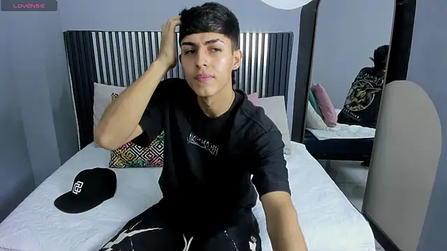 Snapshot of Axel_Mendozaa chatting on July 4, 8:02 pm Axel Mendozaa online show from July 4, 8:02 pm