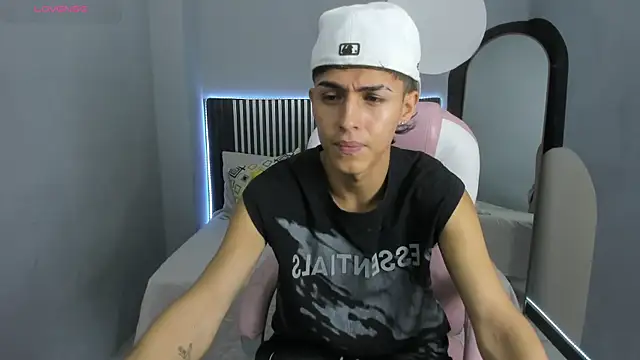 Snapshot of Axel_Mendozaa chatting on June 18, 8:14 pm Axel Mendozaa online show from June 18, 8:14 pm