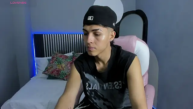 Snapshot of Axel_Mendozaa chatting on June 25, 7:52 pm Axel Mendozaa online show from June 25, 7:52 pm
