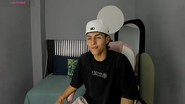 Snapshot of Axel_Mendozaa chatting on June 4, 9:08 pm Axel Mendozaa online show from June 4, 9:08 pm