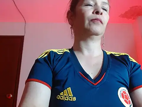 Snapshot of Chiquisexy1 chatting on June 17, 9:36 pm Chiquisexy1 online show from June 17, 9:36 pm