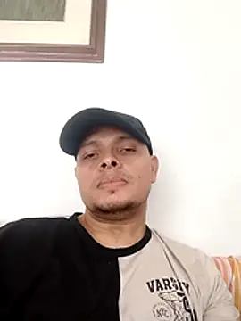 Snapshot of EnzoDesire chatting on June 19, 8:47 pm EnzoDesire online show from June 19, 8:47 pm