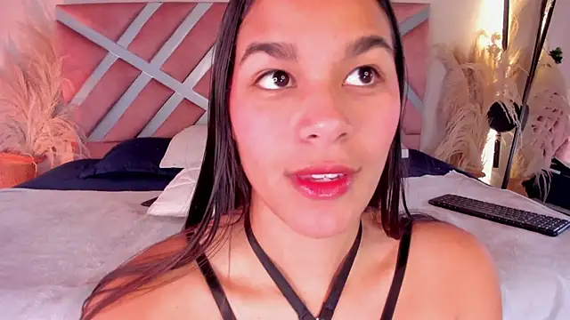 Snapshot of Layra_rous chatting on July 4, 6:01 pm Layra rous online show from July 4, 6:01 pm