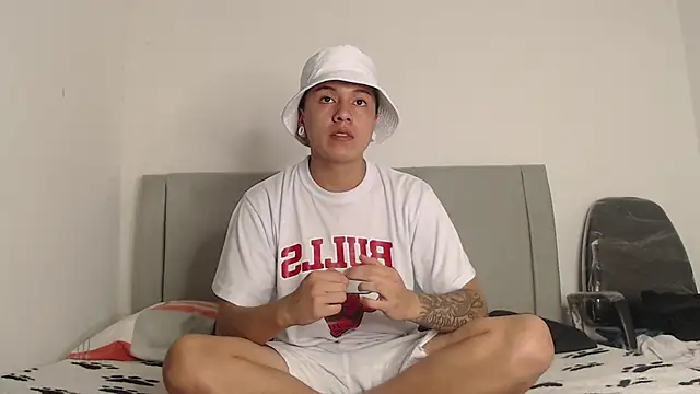 Owenn  blueee online show from June 23, 7:23 pm