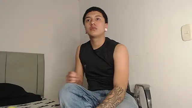 Owenn  blueee online show from June 26, 4:18 am