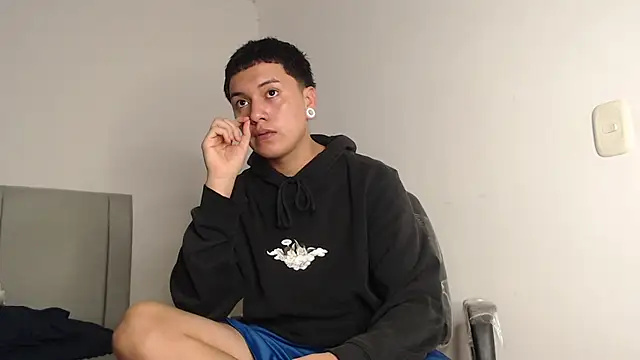 Owenn  blueee online show from July 22, 6:10 pm