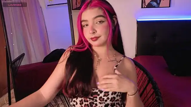 Snapshot of Maia_Mancini5 chatting on July 8, 8:20 pm Maia Mancini5 online show from July 8, 8:20 pm