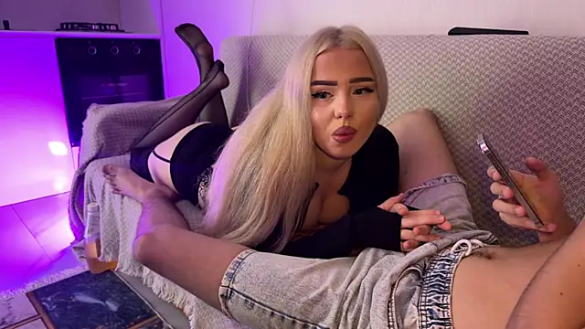 Blonde88888 online show from June 16, 9:59 pm