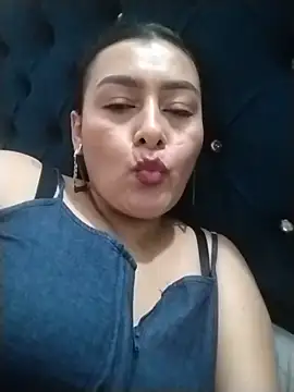 Snapshot of sussan_sexymilf chatting on July 17, 9:34 pm sussan sexymilf online show from July 17, 9:34 pm