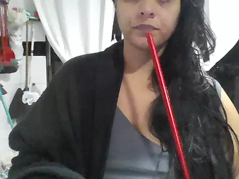 Snapshot of Isabel2q5n chatting on June 6, 2:50 am Isabel2q5n online show from June 6, 2:50 am