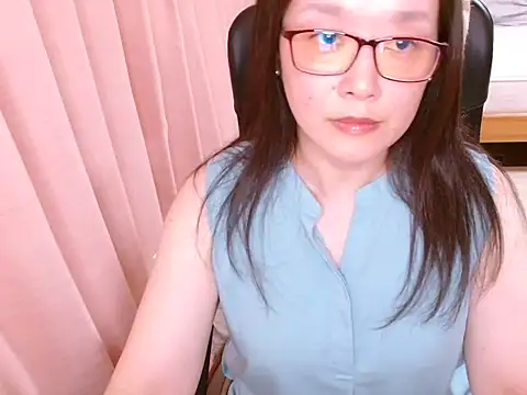 Snapshot of LENA-xo chatting on June 12, 3:43 pm LENA-xo online show from June 12, 3:43 pm