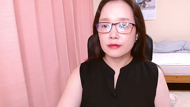 Snapshot of LENA-xo chatting on July 19, 6:00 am LENA-xo online show from July 19, 6:00 am