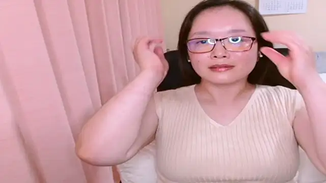 Snapshot of LENA-xo chatting on July 23, 3:30 pm LENA-xo online show from July 23, 3:30 pm