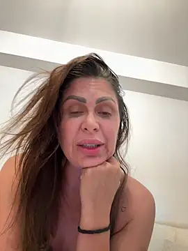 Evelyn Anya online show from June 9, 9:27 pm