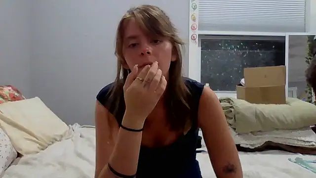 Snapshot of lunaellex chatting on July 9, 4:35 am lunaellex online show from July 9, 4:35 am