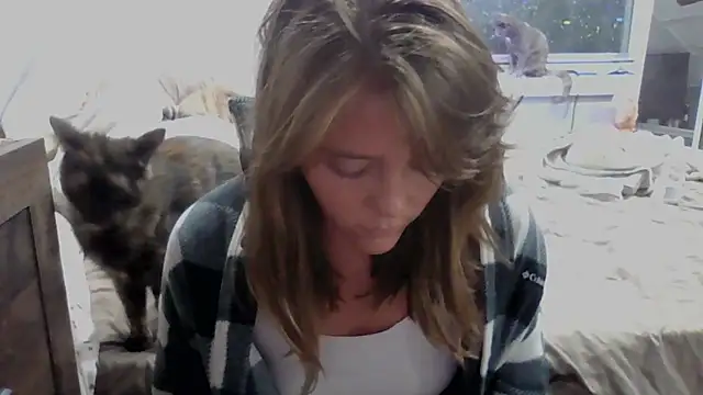 Snapshot of lunaellex chatting on June 29, 2:18 am lunaellex online show from June 29, 2:18 am