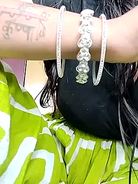 Snapshot of Romantic_riya_06 chatting on June 29, 6:42 am Romantic riya 06 online show from June 29, 6:42 am