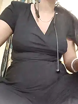 Snapshot of Romantic_riya_06 chatting on June 28, 3:29 pm Romantic riya 06 online show from June 28, 3:29 pm