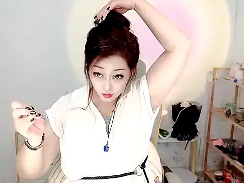 Snapshot of Mimi131499 chatting on July 24, 12:34 pm Mimi131499 online show from July 24, 12:34 pm