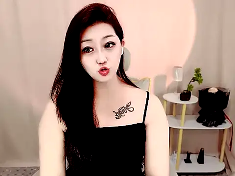 Snapshot of Mimi131499 chatting on July 28, 1:10 pm Mimi131499 online show from July 28, 1:10 pm
