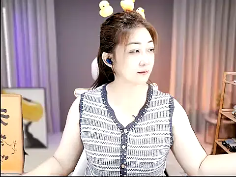 Snapshot of Mimi131499 chatting on July 19, 12:35 pm Mimi131499 online show from July 19, 12:35 pm