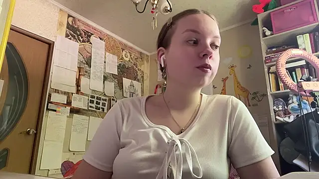 Snapshot of Aileyn chatting on June 10, 7:20 am Aileyn online show from June 10, 7:20 am