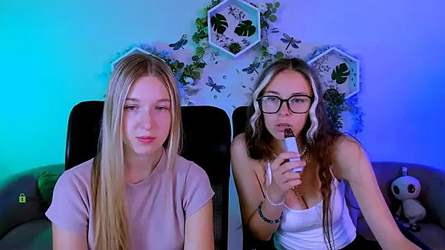 lia dream  online show from August 3, 8:33 am