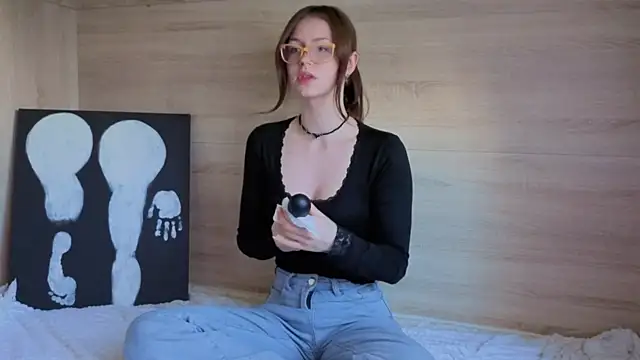 Snapshot of Lori_cutess chatting on June 24, 2:10 am Lori cutess online show from June 24, 2:10 am