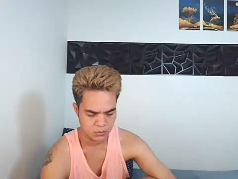 Snapshot of yourmikexxx chatting on July 5, 7:43 pm yourmikexxx online show from July 5, 7:43 pm
