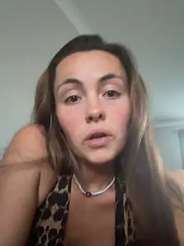 Lucysaphire online show from June 8, 8:20 pm