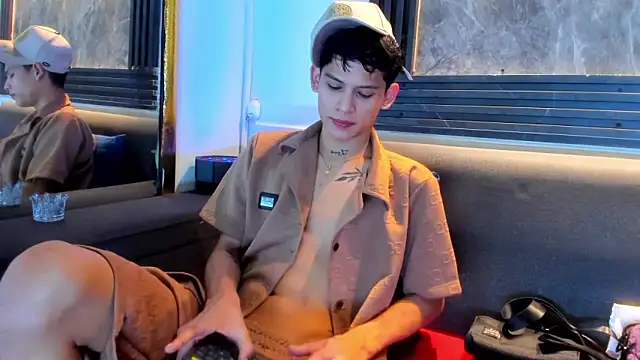 Brianhot0F online show from June 15, 11:10 am