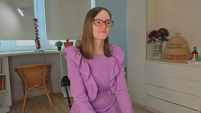 EstelaWeninger online show from June 10, 4:24 am