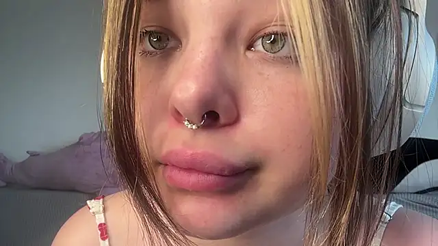 JessLuck online show from June 10, 8:37 am