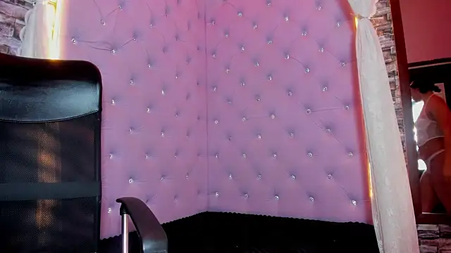 Snapshot of camila_velvet_ chatting on July 23, 7:54 pm camila velvet online show from July 23, 7:54 pm