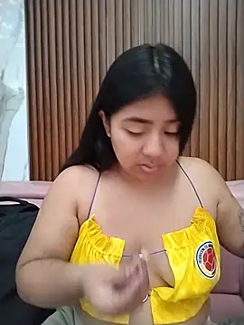 Snapshot of Amber_Herrera chatting on June 21, 12:33 pm Amber Herrera online show from June 21, 12:33 pm