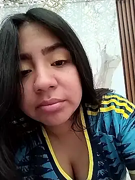 Snapshot of Amber_Herrera chatting on June 15, 12:27 pm Amber Herrera online show from June 15, 12:27 pm