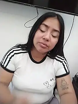 Snapshot of Amber_Herrera chatting on June 9, 12:28 pm Amber Herrera online show from June 9, 12:28 pm