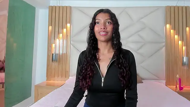 Snapshot of Aylin_valerie chatting on June 18, 7:30 pm Aylin valerie online show from June 18, 7:30 pm