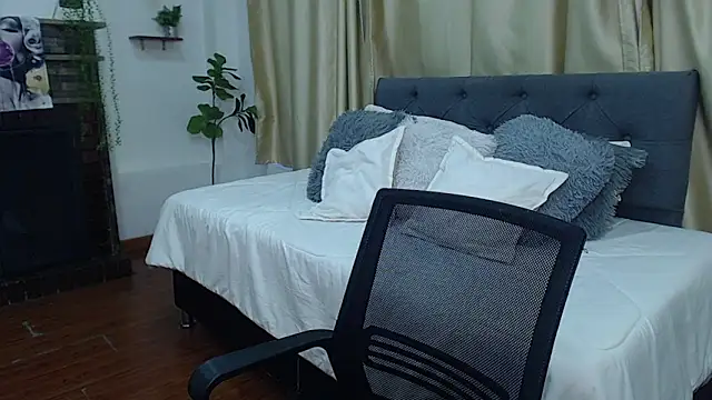 Khalia  online show from June 20, 1:49 pm