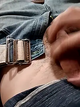 Snapshot of Mstrdstrctn7 chatting on February 4, 4:07 am Mstrdstrctn7 online show from February 4, 4:07 am