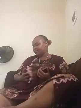 queen with  online show from June 8, 12:38 pm