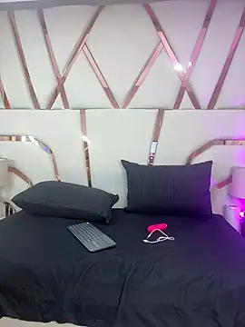 Amelia kingsley online show from July 4, 4:08 am