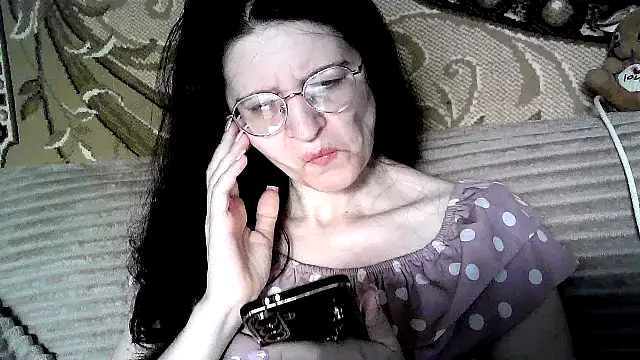 Snapshot of Dear_Annet chatting on June 11, 10:01 am Dear Annet online show from June 11, 10:01 am